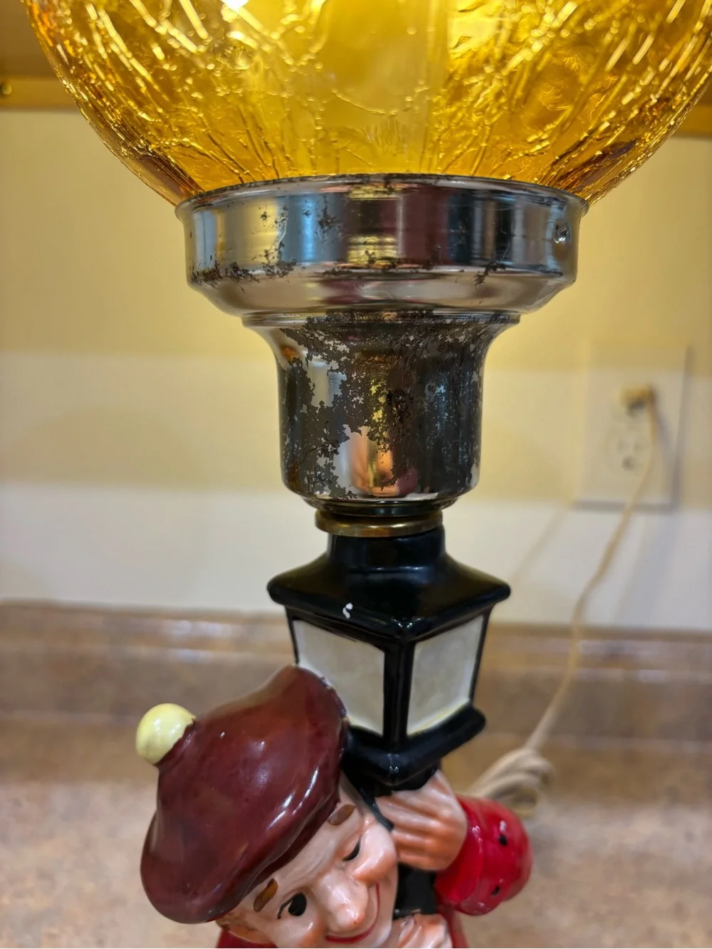 Vintage 1950s Drunken Scotsman on Lamp Post amber glass globe lamp Scottish